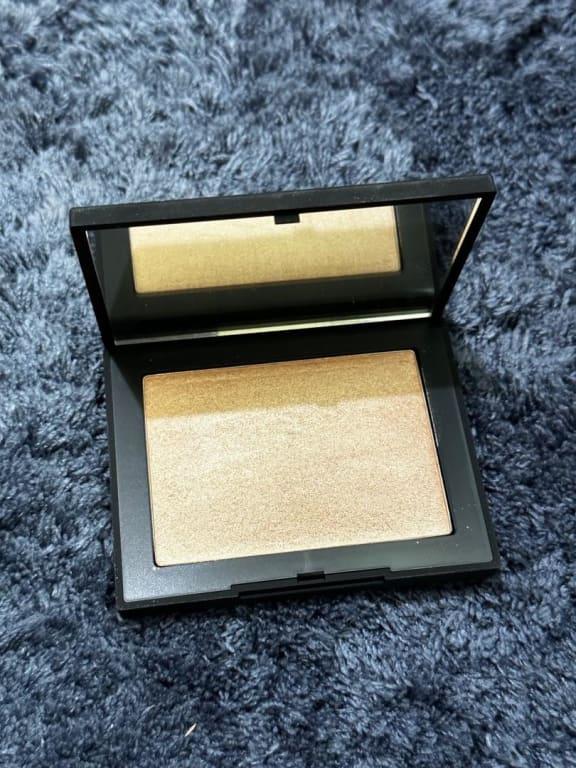 Customer photo for "Nice settle highlighter!"