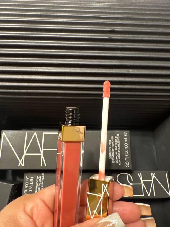 Perfect applicator to shape lips