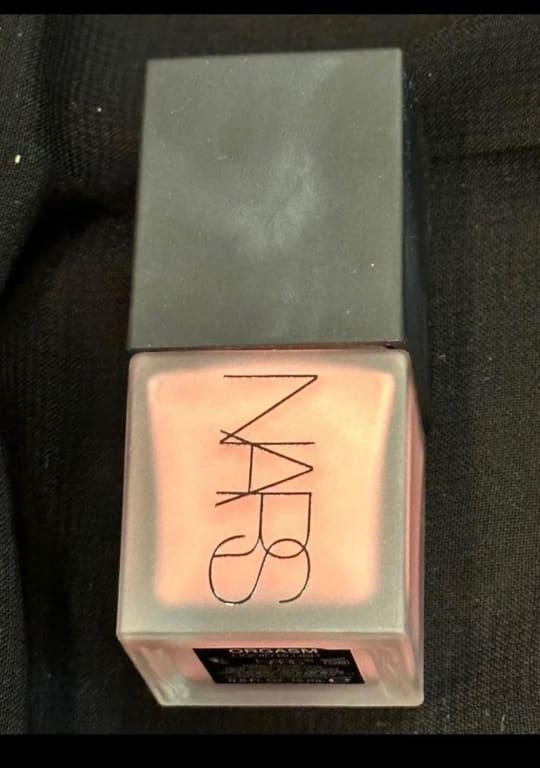 Customer photo for "Glistening skin"