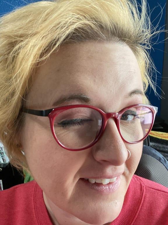 Customer photo for "Great eyeliner, stays put and rich"