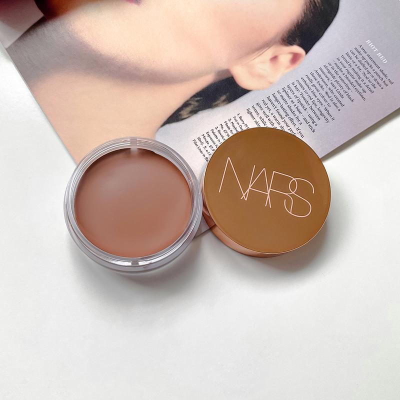 Customer photo for "Favourite Bronzer ever"