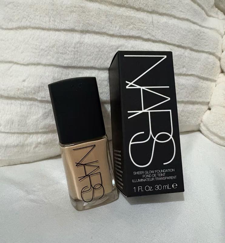 Sheer glow foundation