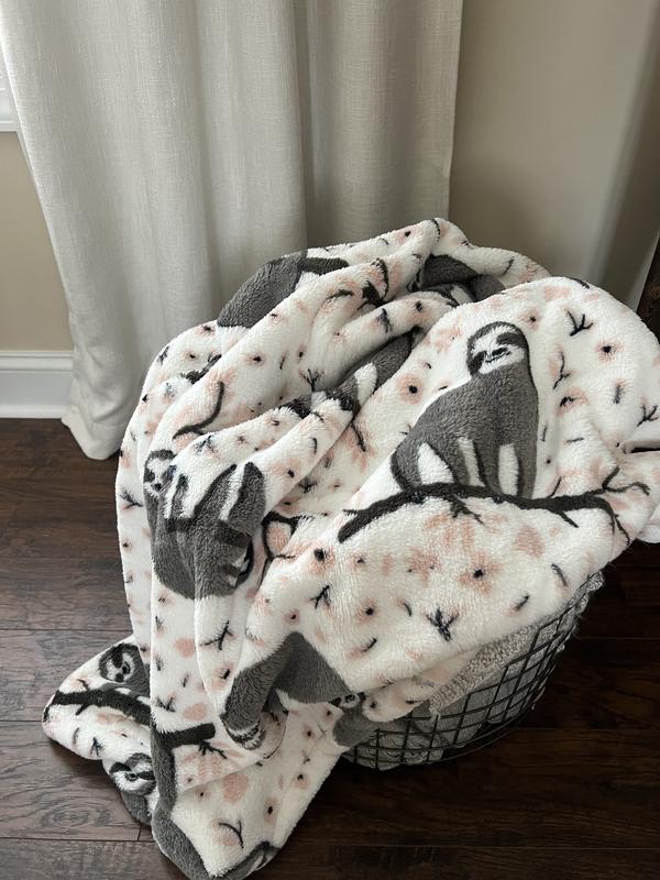 Marlo lorenz best sale sloth blanket