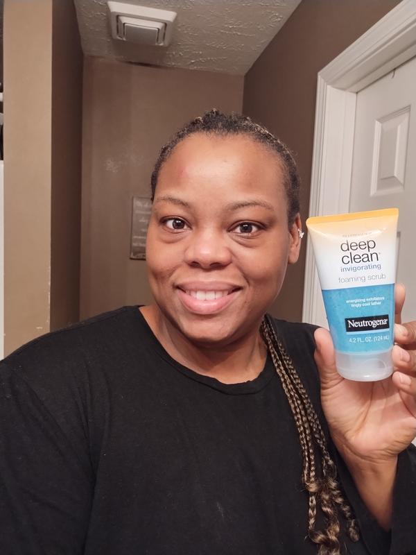 Deep Clean® Invigorating Foaming Face Scrub | Neutrogena®
