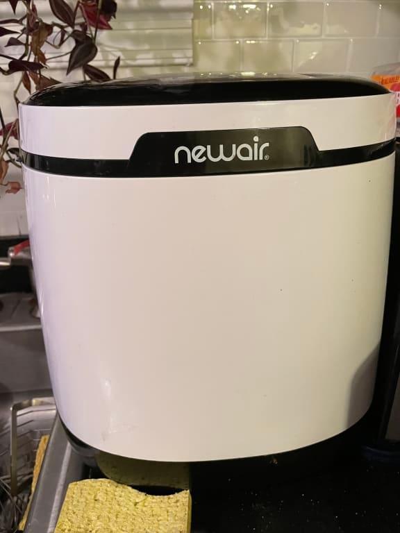 NewAir 50-lb Ice Per day Countertop or Portable Bullet Ice Maker (White ...