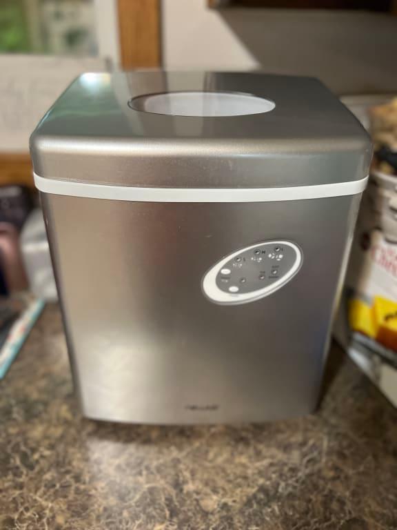 Customer Reviews NewAir® Portable Countertop Ice Maker 28 lb. in