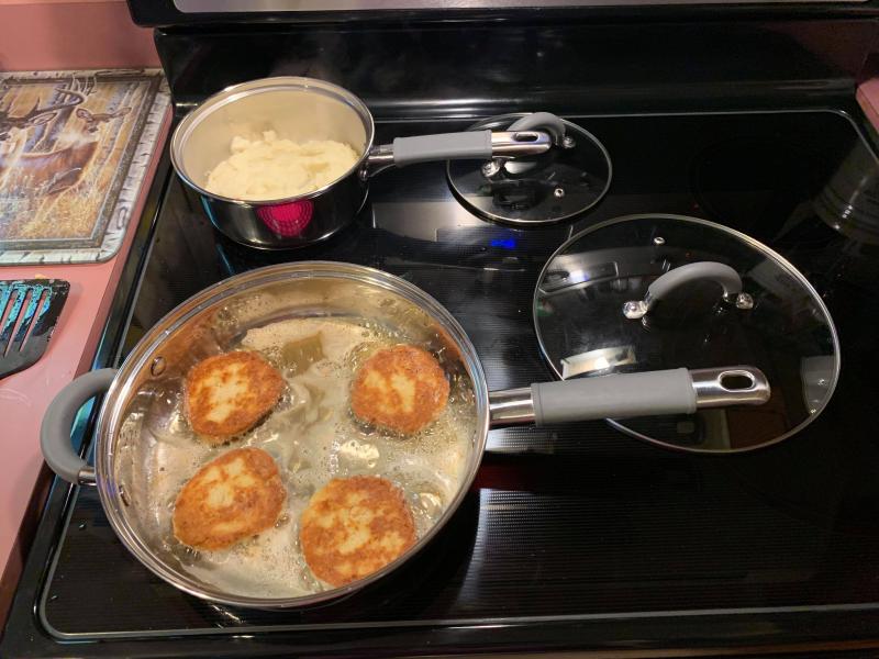 Frying tuna cakes