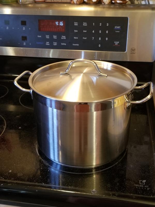 Lid fits tightly, and handles are very secure.