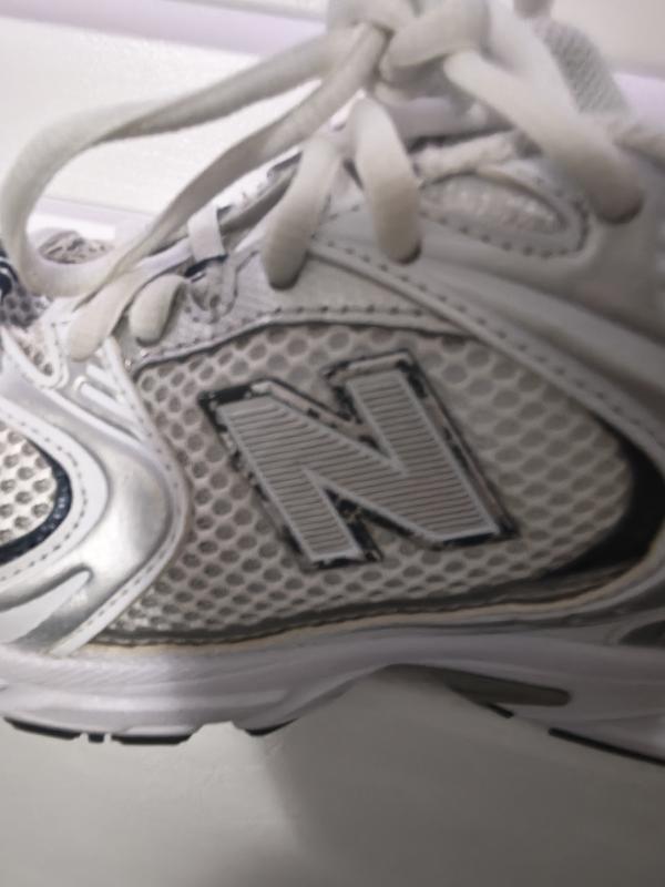 Pictures of "N" on left tekkie