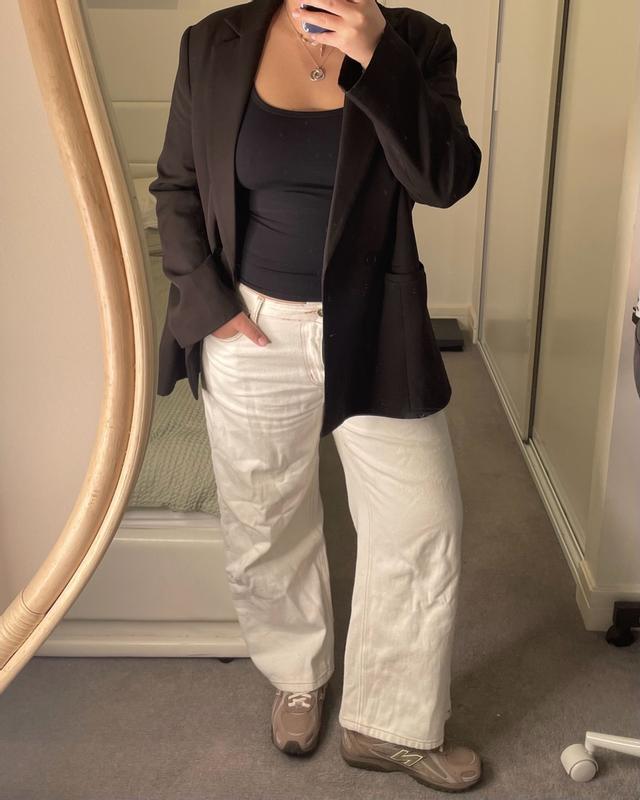 Review Thumbnail Image 0 385327166