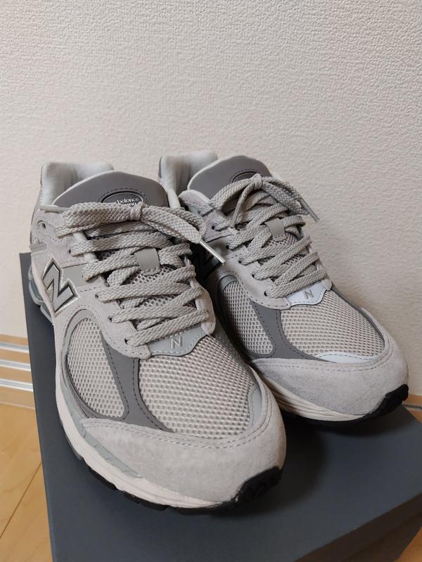 NB公式アウトレット】 Stay Stylish and Comfortable with 2002R Men's