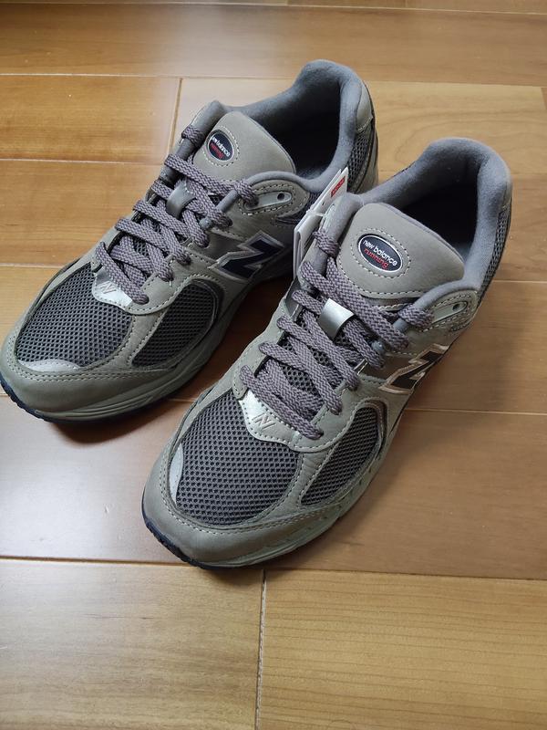 2002R Men's Fashion Sneakers: Style and Comfort Combined