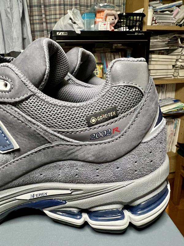 2002R Men's Fashion Sneakers: Style and Comfort Combined