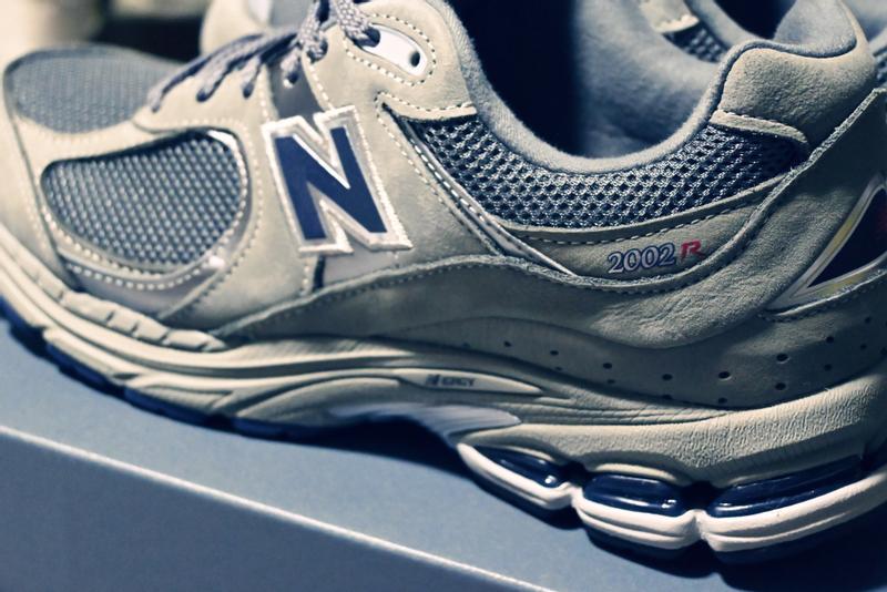 2002R Men's Fashion Sneakers: Style and Comfort Combined