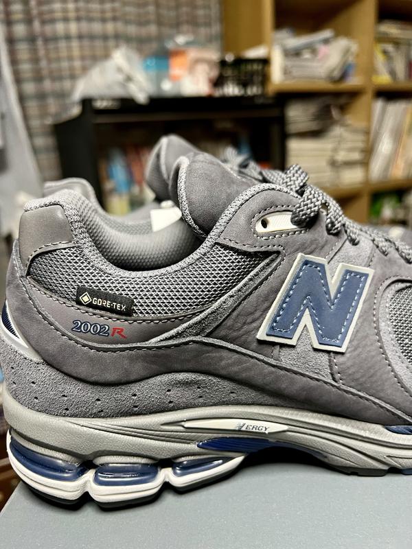 2002R Men's Fashion Sneakers: Style and Comfort Combined