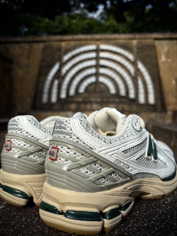 あ*ま様 〈極美品〉ニューバランス New Balance M1906RGR 2 New Balance M1906RGR MOONROCK （ニューバランス M1906RGR