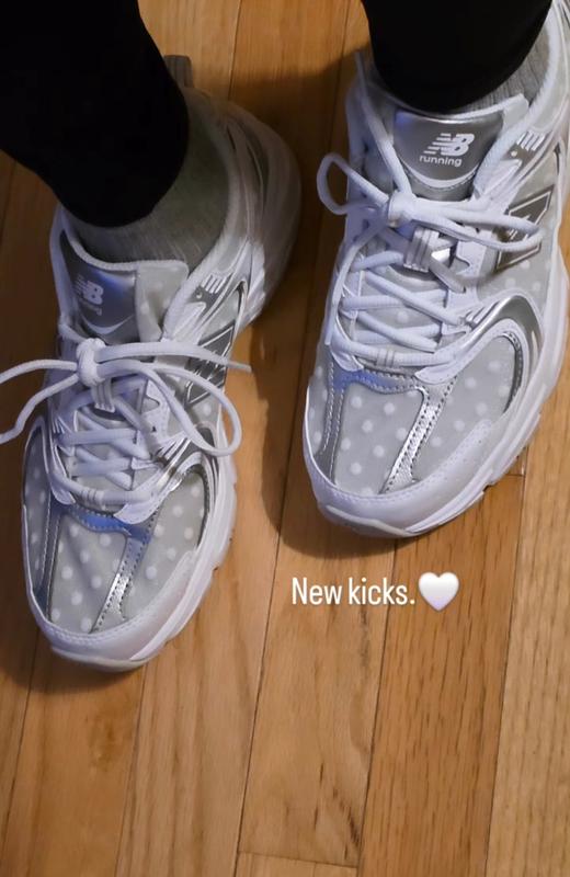 Customer photo for "Pretty, comfy and high quality"