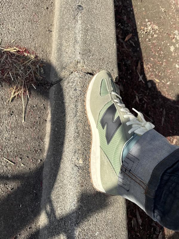 Review Thumbnail Image 0 384795403