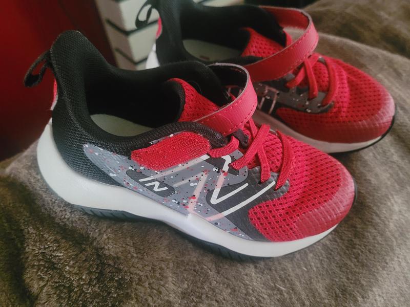 Rave Run v2 Bungee Lace with Top Strap - New Balance