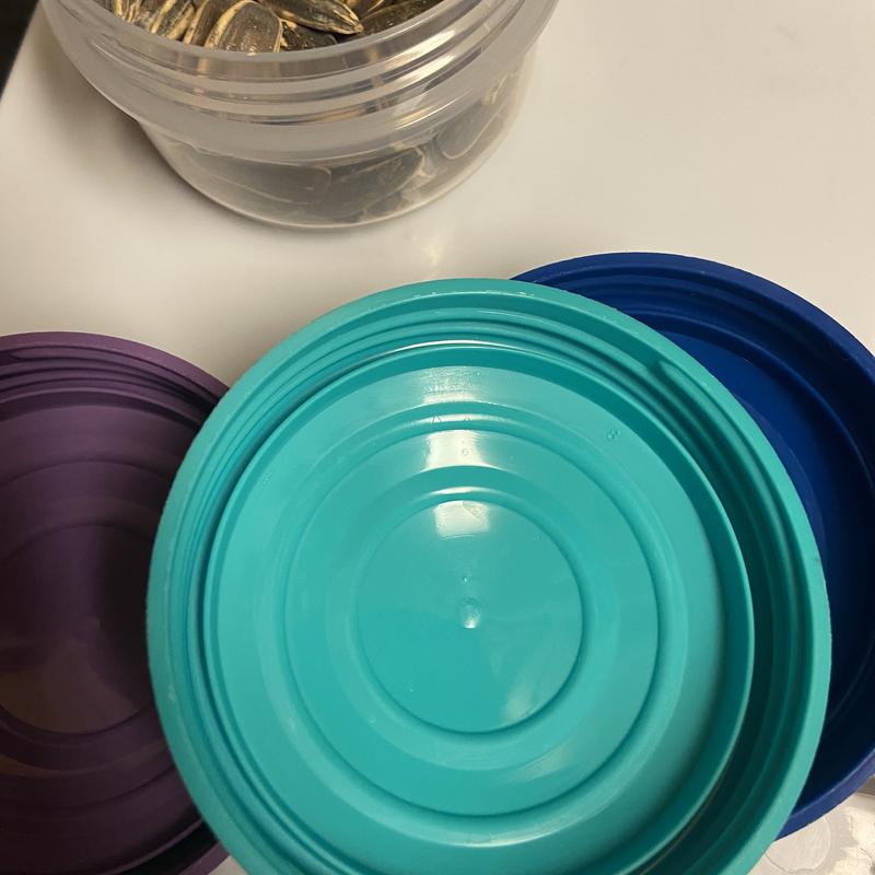 Different color lids