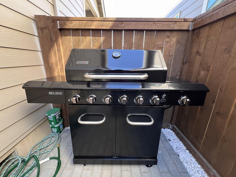 Deluxe 7-Burner Gas Grill with Stainless Steel Side Burner Deluxe 7-Burner Gas Grill with Stainless Steel Side Burner