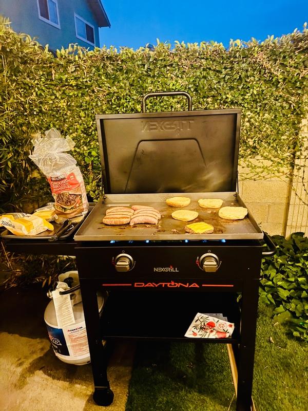 grancy n2b ブラック s Black Daytona™ 2-Burner Propane Gas Griddle with Lid | Nexgrill