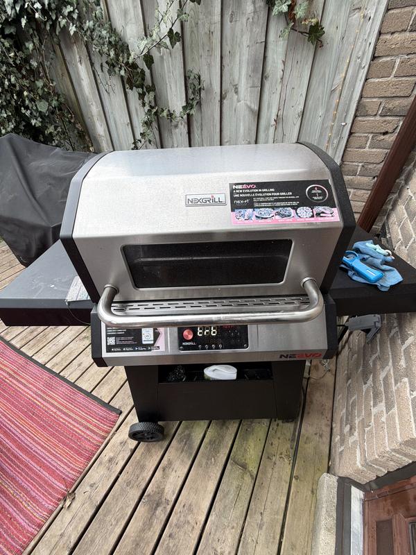 Neevo 720 Smart Grill | Nexgrill