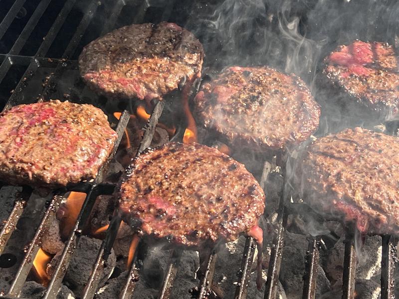Zerovity Murff マッドカーキ+ブラックローズ GWP 240 Oakford Homestead 24 Heavy Duty Charcoal Grill in Black | Nexgrill