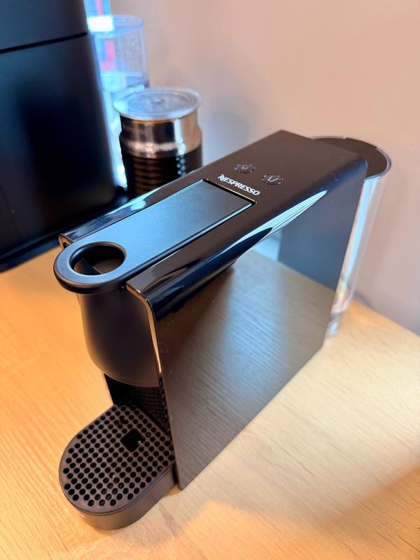 Nespresso ネスプレッソセンサミニ　黒　24年製 カプセル式エスプレッソマシン Essenza Mini （エッセンサミニ