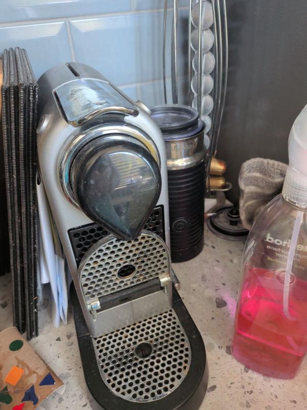 Limousine Black CitiZ & with Automatic Milk Frother | Nespresso USA