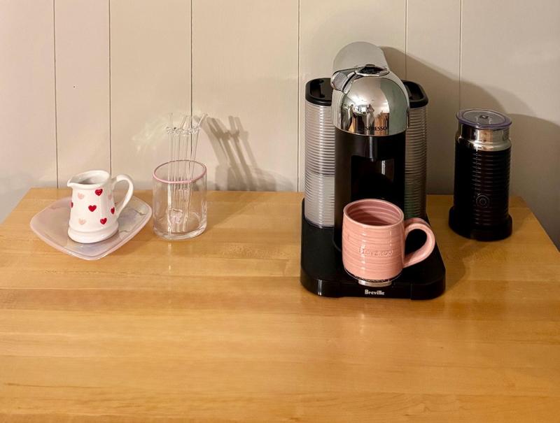 【豪華3点セット】ヴァーチュオ&エアロチーノ3&ディスプレイドロワー Bundle Set: Vertuo Chrome with Milk Frother | Nespresso USA
