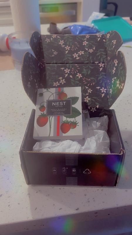 Customer photo for "Great perfume oil"