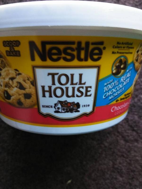 Nestle Toll House Scoop & Bake Chocolate Chip Cookie Dough Tub - 36oz