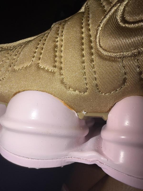 Customer photo for "Defective"