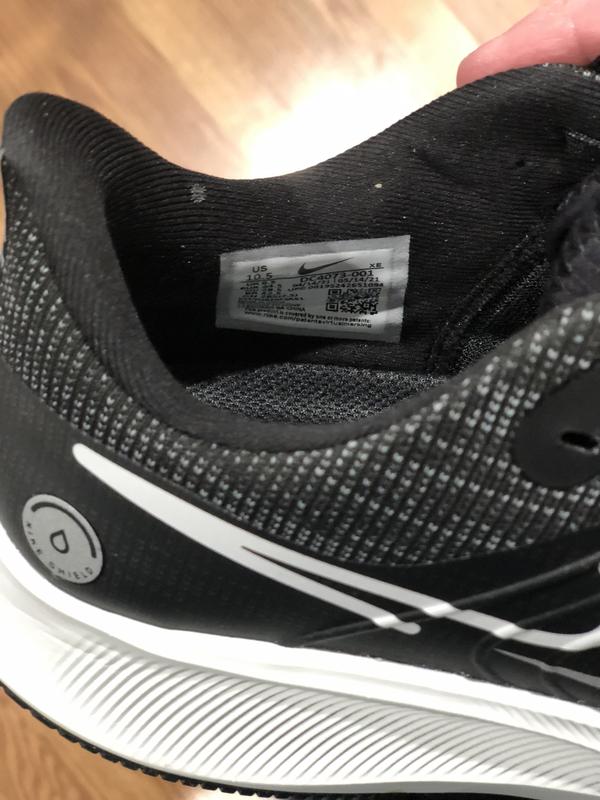 Uncomfortable, misplaced size label in Pegasus 38 Shield causing blisters