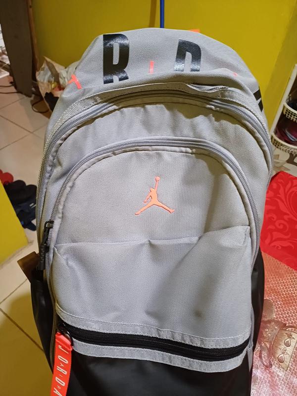 Customer photo for "I should have stick to Nike bag pack. Never had this problem"