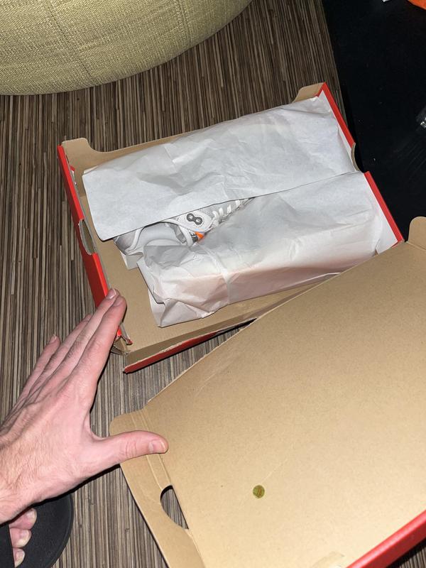 Customer photo for "Damaged box"