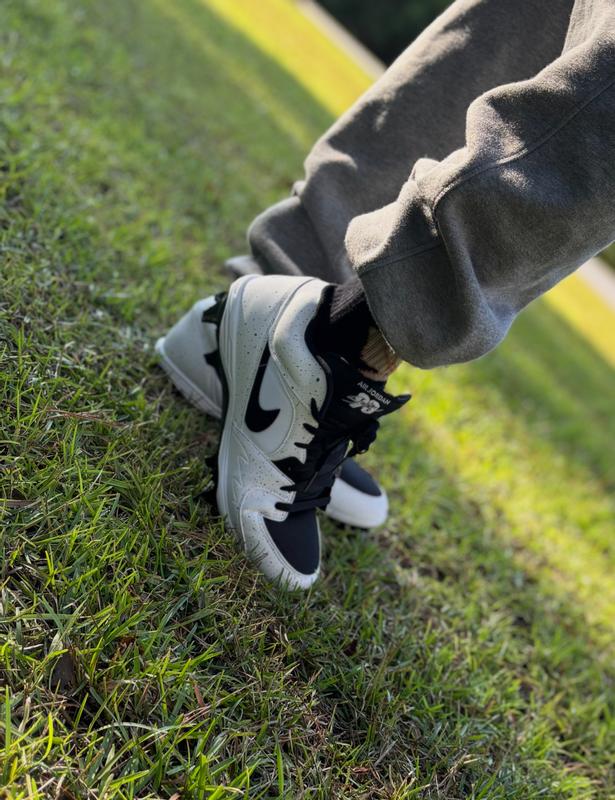 Jordan Stadium 90 Low TD Cleat White/Grape Ice | Hibbett display picture 1