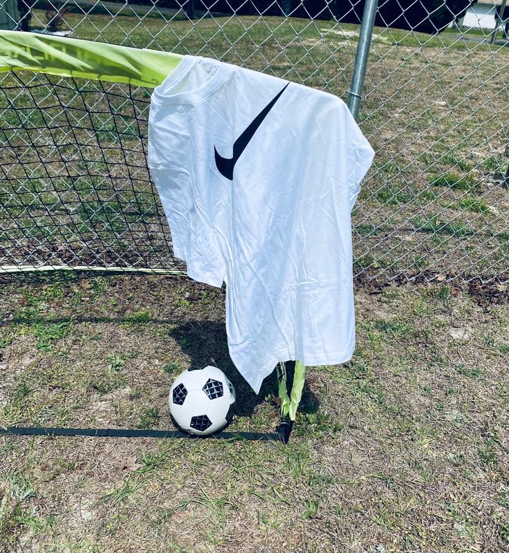 Nike Sportswear Swoosh shirt