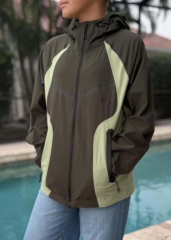 Nike Tech Dri-FIT Woven Oversize Hooded Stretch Nylon Zip Jacket