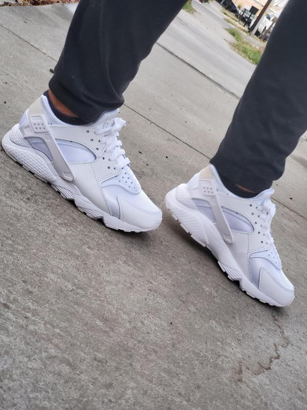 Nike huarache white store on feet