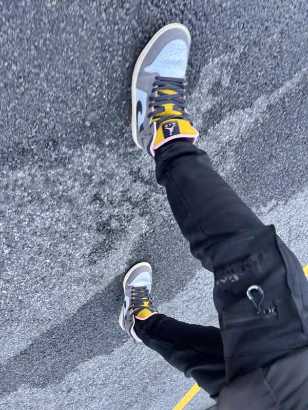 White/Grey Leather Sneaker Air Jordan 1 Mid SE | Hibbett