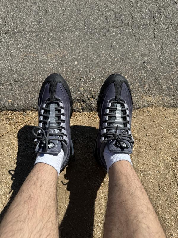 Customer photo for "Good and comfortable pair of sneakers"
