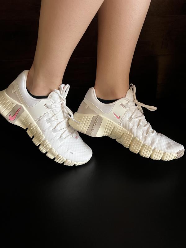 Nike Free Metcon 5 Pink Foam/Adobe/Platinum Tint/Dark Team Red Women's  Training Shoe - Hibbett