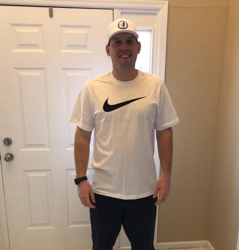 Nike Sportswear Swoosh shirt