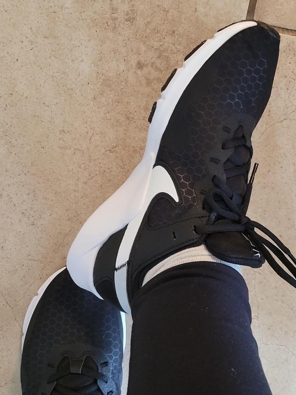 Nike Legend Essential 2
