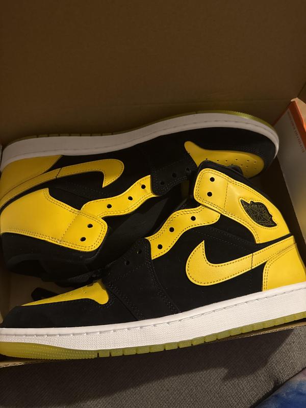 Black Varsity Maize White Leather Jordan 1 Mid SE | Hibbett