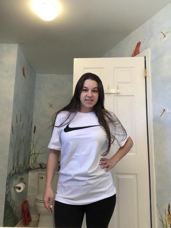 Nike Sportswear Swoosh shirt