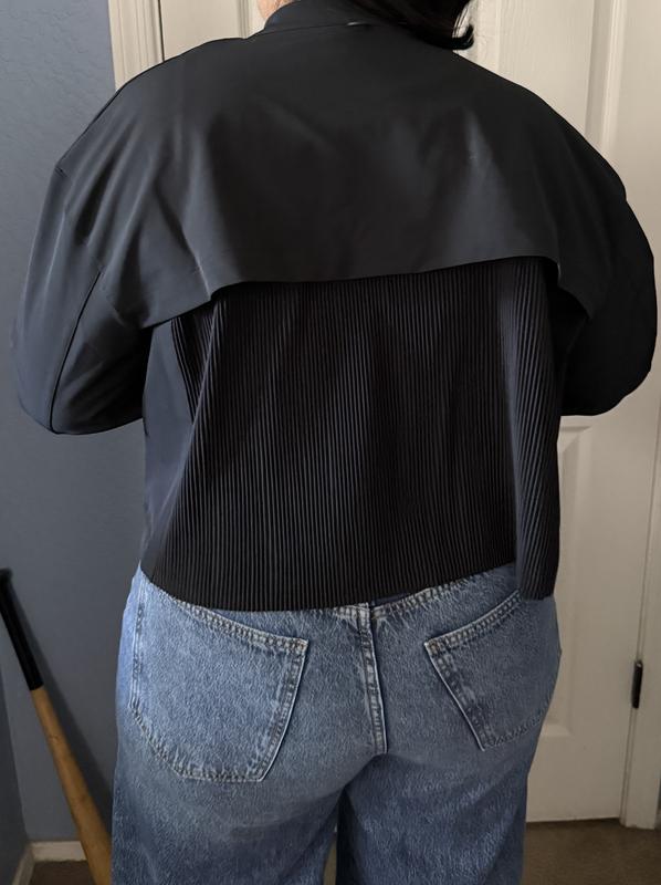 Customer photo for "Nike 24.7 PerfectStretch Women's Dri-FIT Loose-Fit Cropped Jacket"