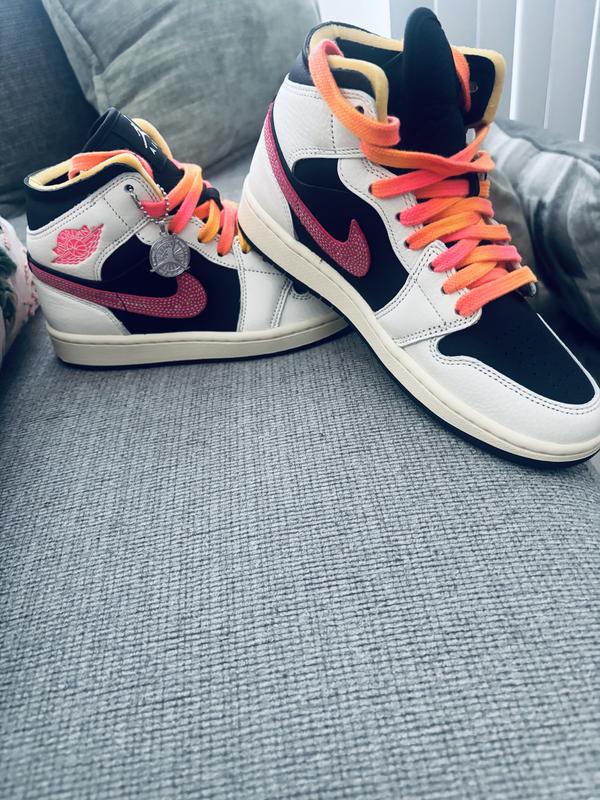 Customer photo for "Statement Piece"
